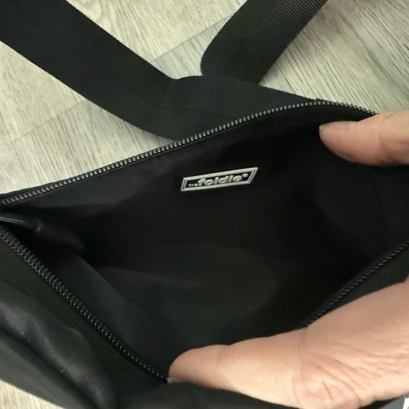 The Foldie Crossbody Fanny Pack NWT Black - Picture 8 of 12